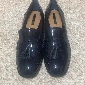 Tahari navy blue flats! Size 8.